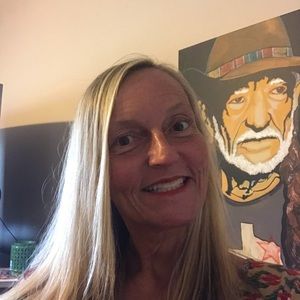 Meet your Posher, Leslie